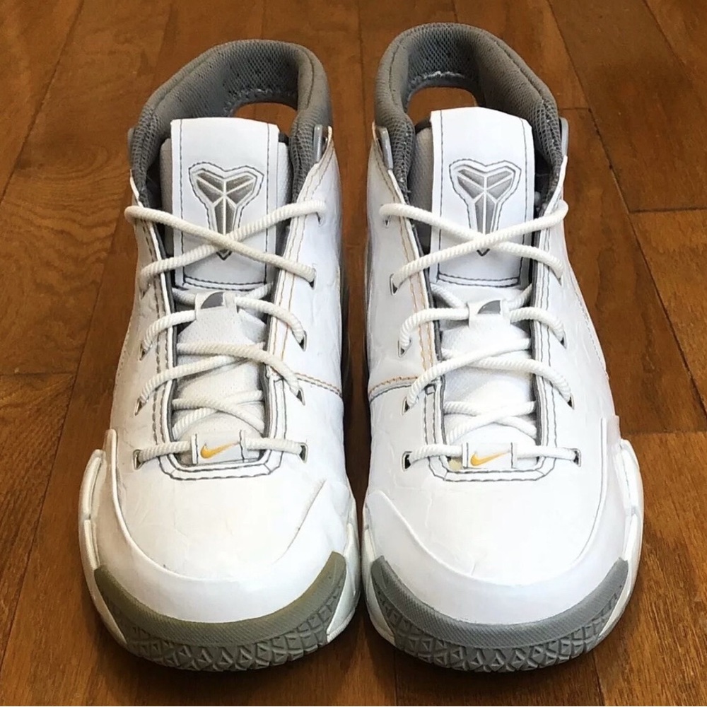 OG Kobe 1 White Shark Excellent Condition!